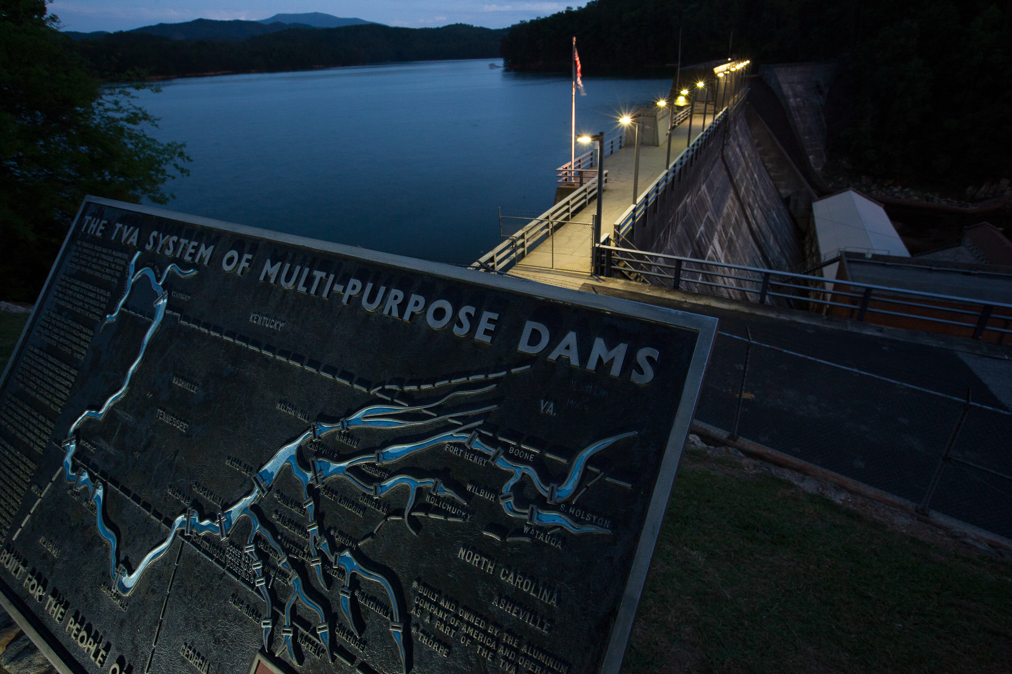A network of large dams on the Little Tennessee River has resulted in the loss of miles of hellbender habitat, turning pristine river beds into reservoirs.