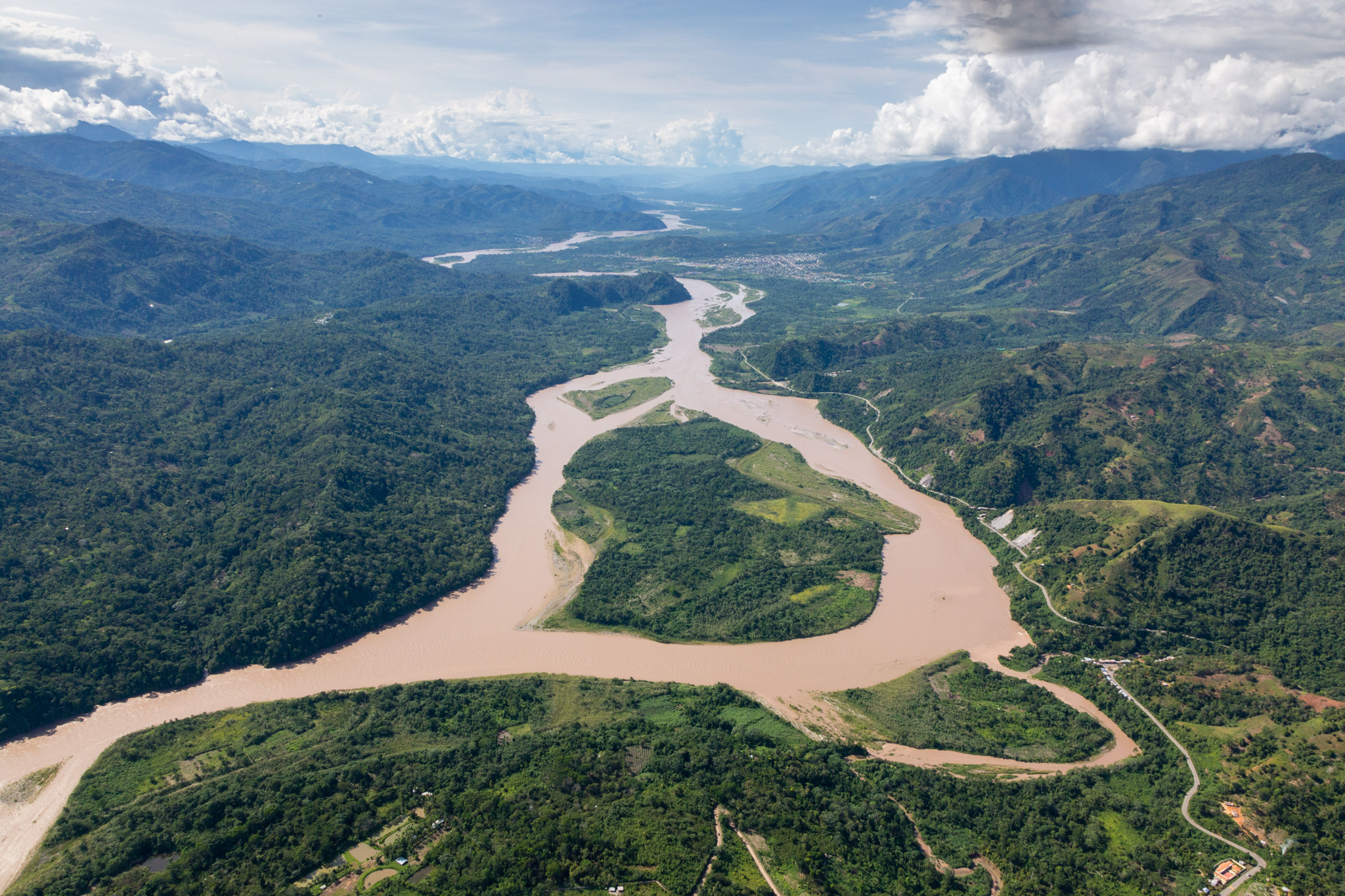 The Apurimac River, with the Vilcabamba Range at right. Photo by Andy Isaacson