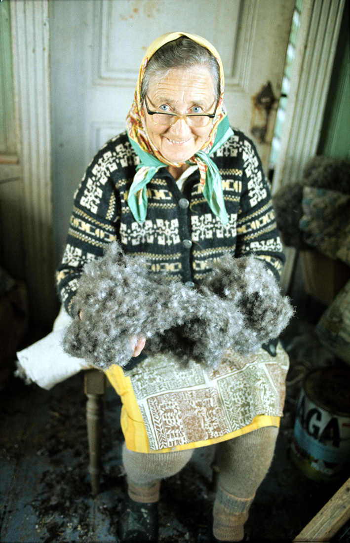 Alida Nilsen holds a bounty of eiderdown in Lånan in 1974. Many Norwegian bird keepers learn the tradition of caring for eider ducks from their relatives. Photograph by Helge A. Wold