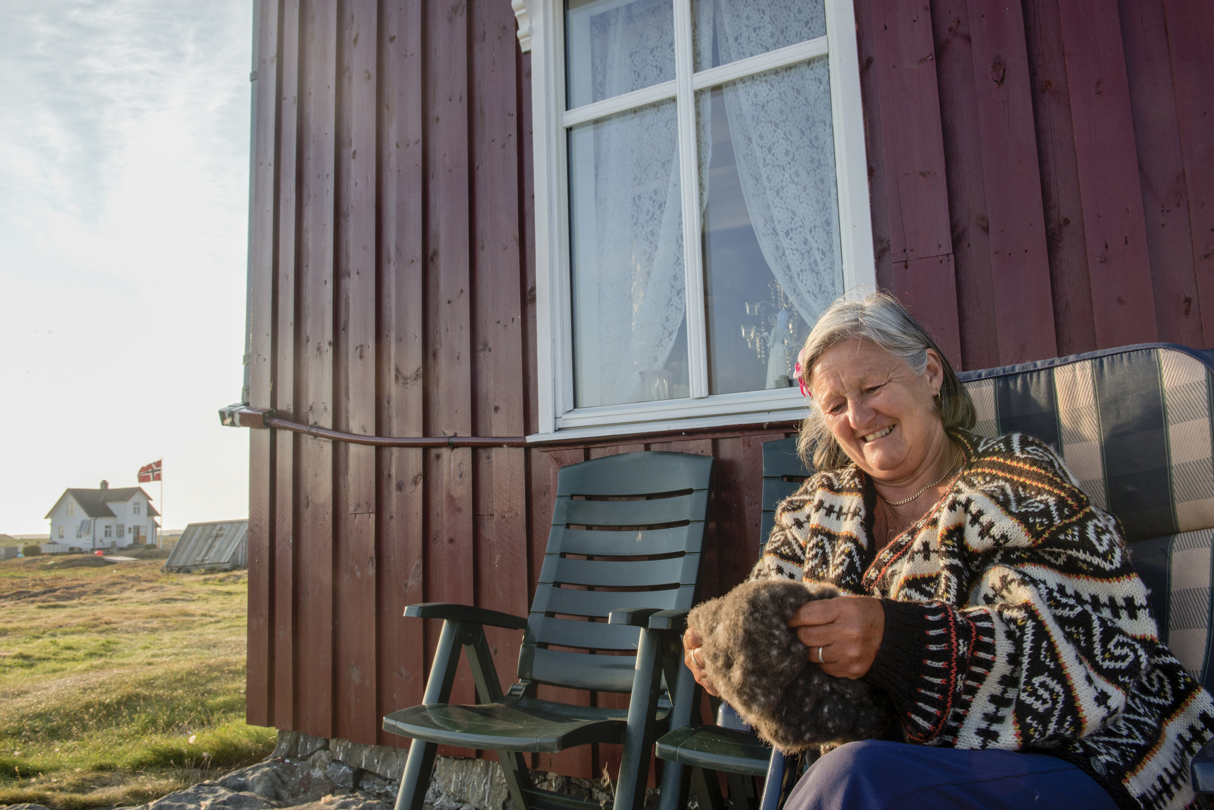 To finish cleaning eider down, bird keepers meticulously pluck out every small particle to ensure that the down product will last for decades. Photograph by Pål Hermansen
