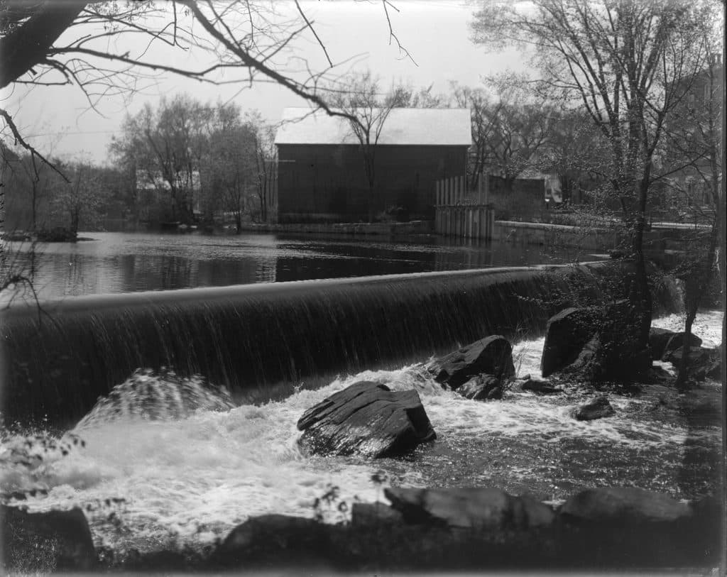 The Talbot Mills Dam in Billerca, Massachusetts in 1908 